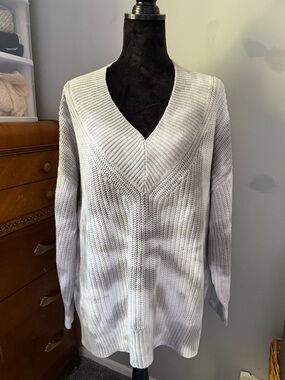 aerie Light Gray V-Neck Ribbed Knit Sweater